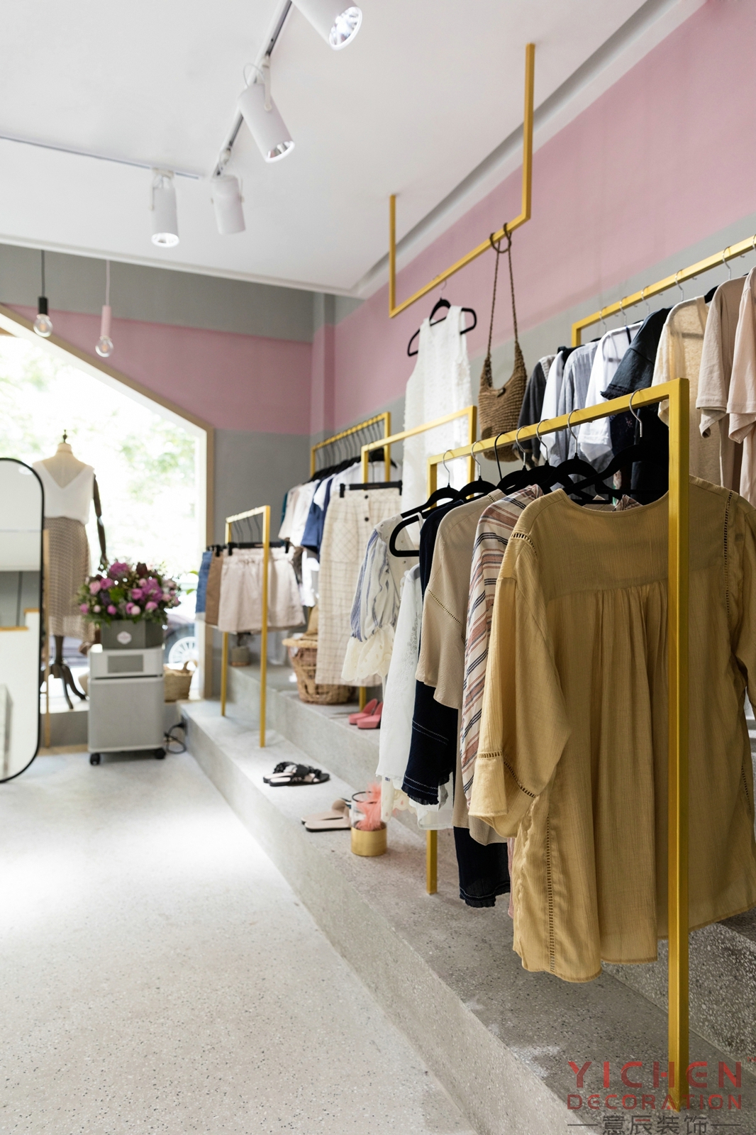 簡(jiǎn)約服裝店室內裝修效果圖