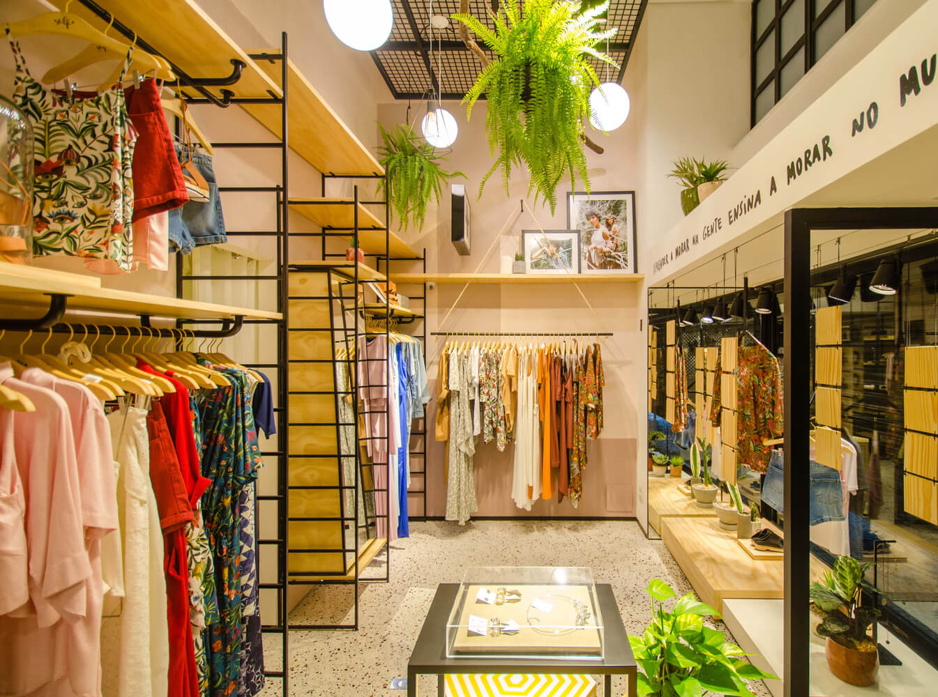 品牌服裝店室內裝修效果圖