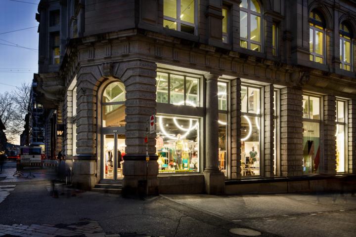 服裝店戶(hù)外裝修效果圖