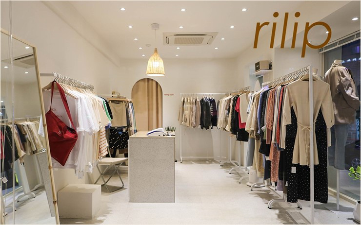 小型服裝店簡(jiǎn)易裝修圖片