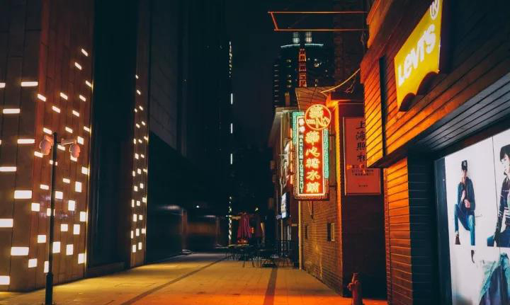 長(cháng)沙店面裝修如何裝飾現代港式風(fēng)格？
