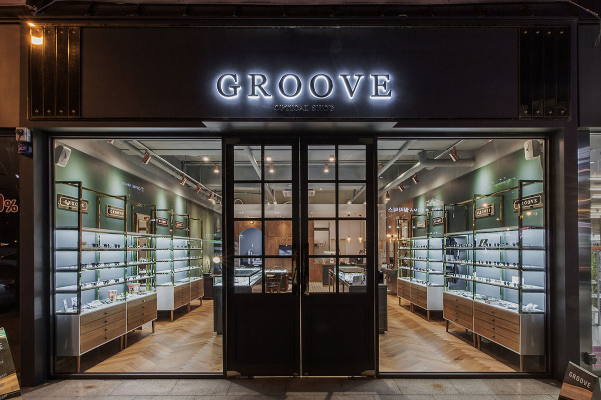 高檔GROOVE品牌眼鏡店門(mén)頭裝修設計