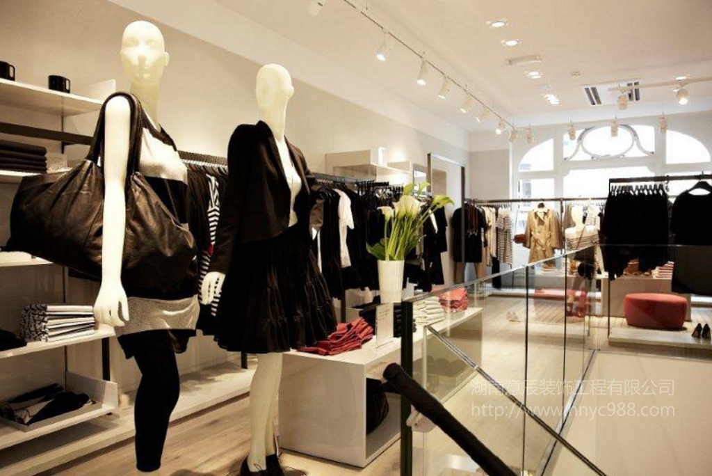商場(chǎng)服裝店設計