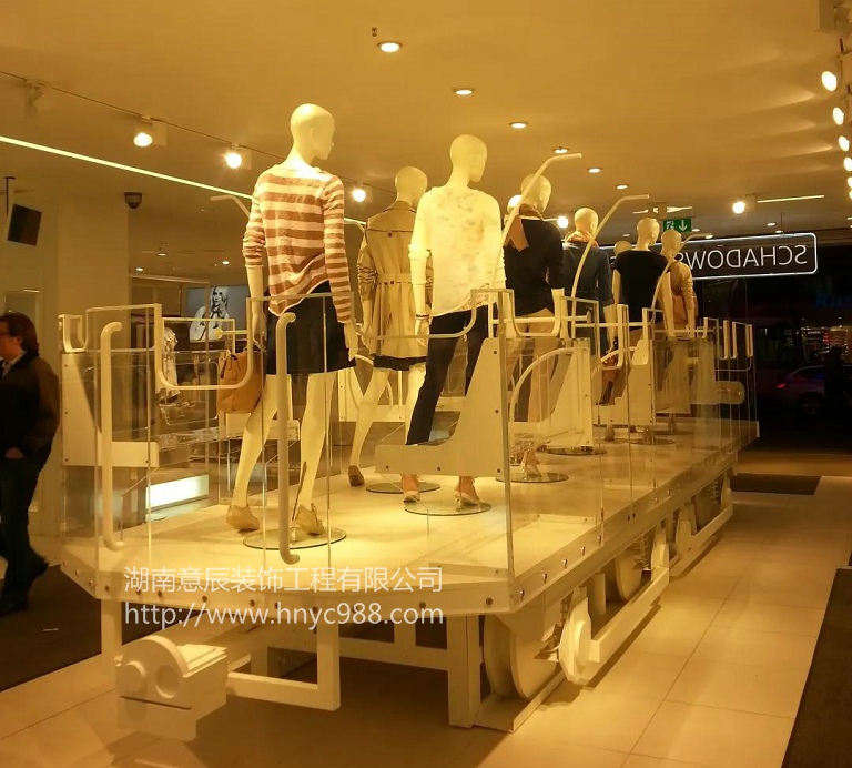 服裝店中島展桌設計