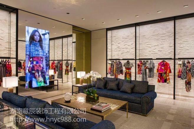 長(cháng)沙服裝店裝修中天花吊頂應如何設計？