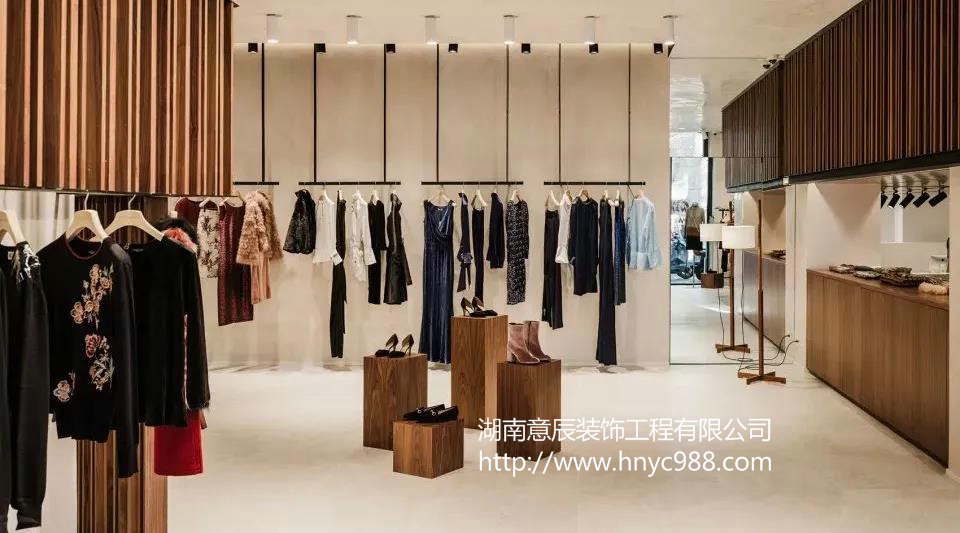 服裝店如何裝修設計才充滿(mǎn)藝術(shù)質(zhì)感？案例分享